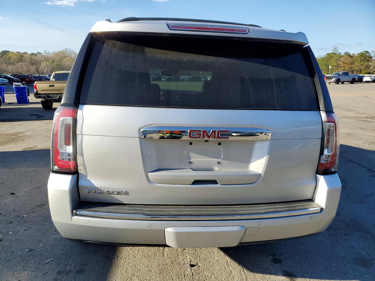 GMC Yukon Denali