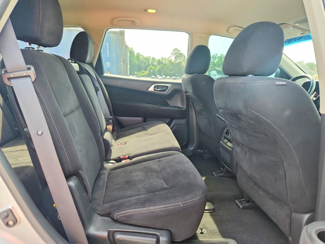 Nissan Pathfinder S