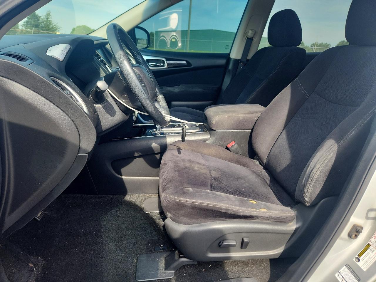 Nissan Pathfinder S