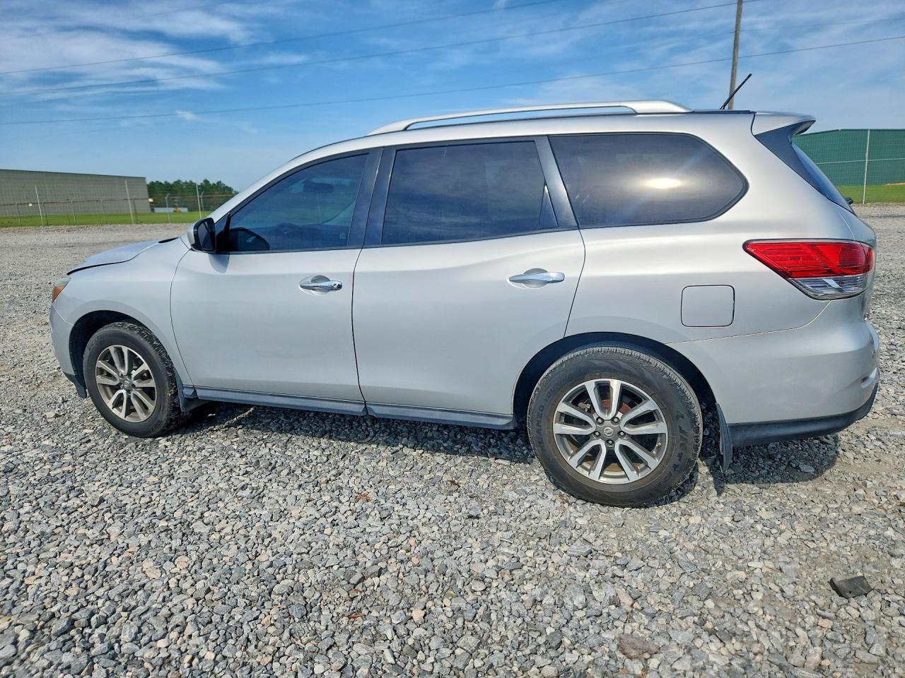 Nissan Pathfinder S