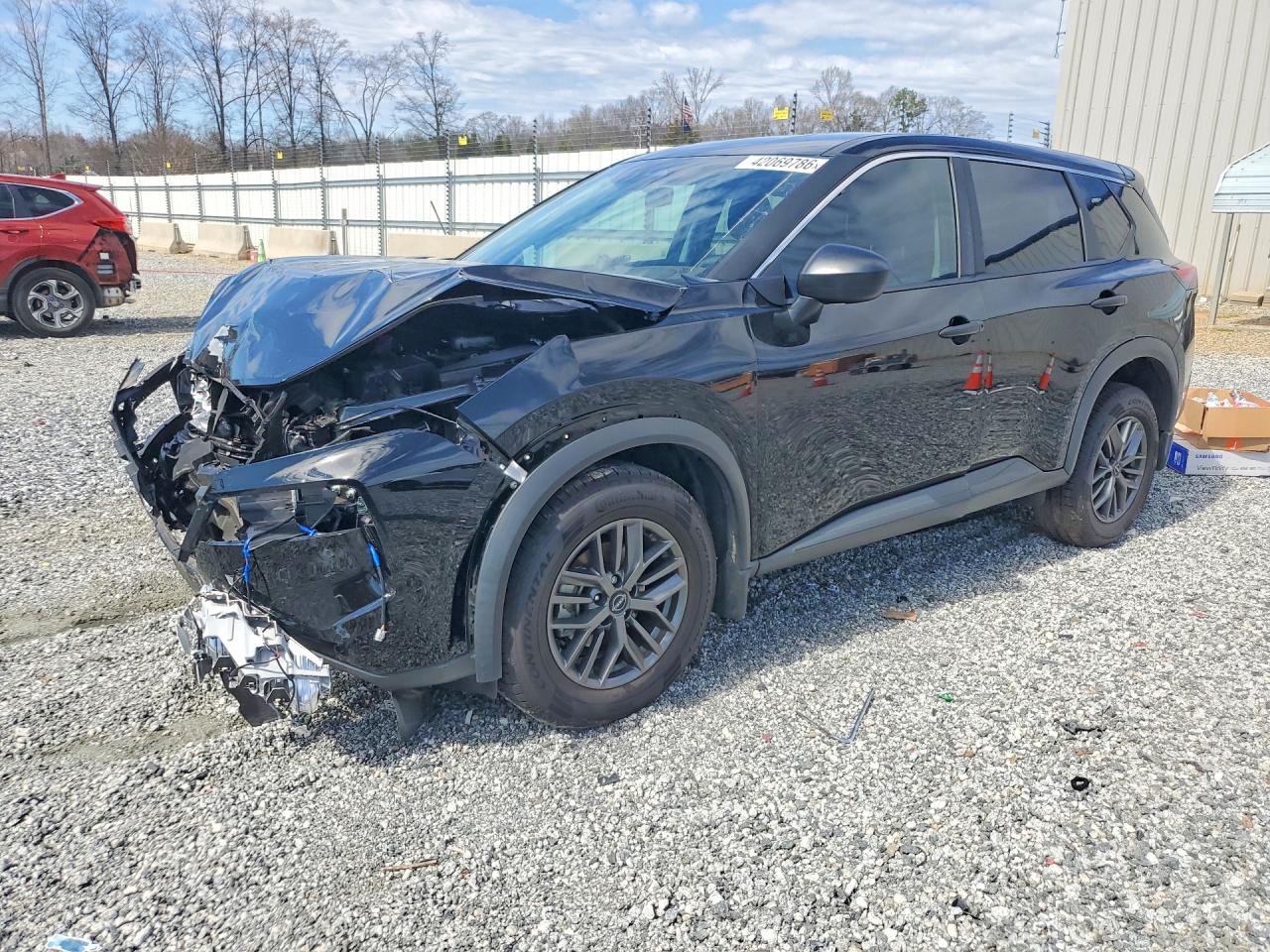Salvage Nissan Rogue Image