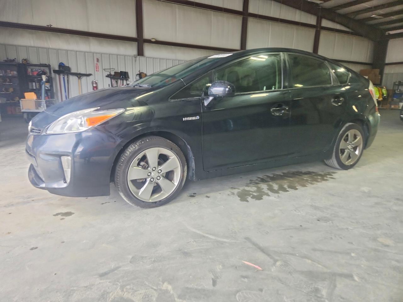 Salvage Toyota Prius Image