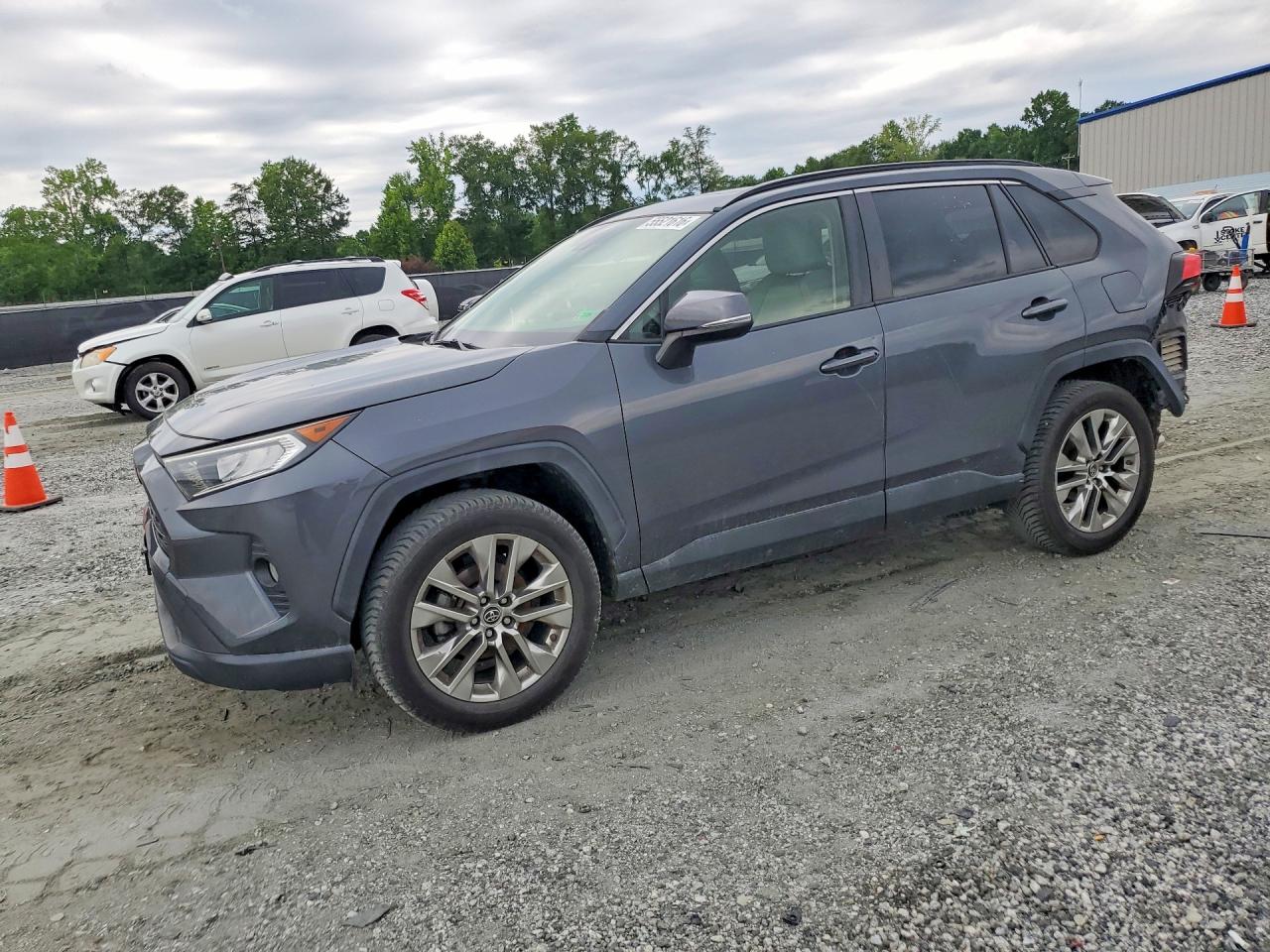Salvage Toyota RAV4 Image
