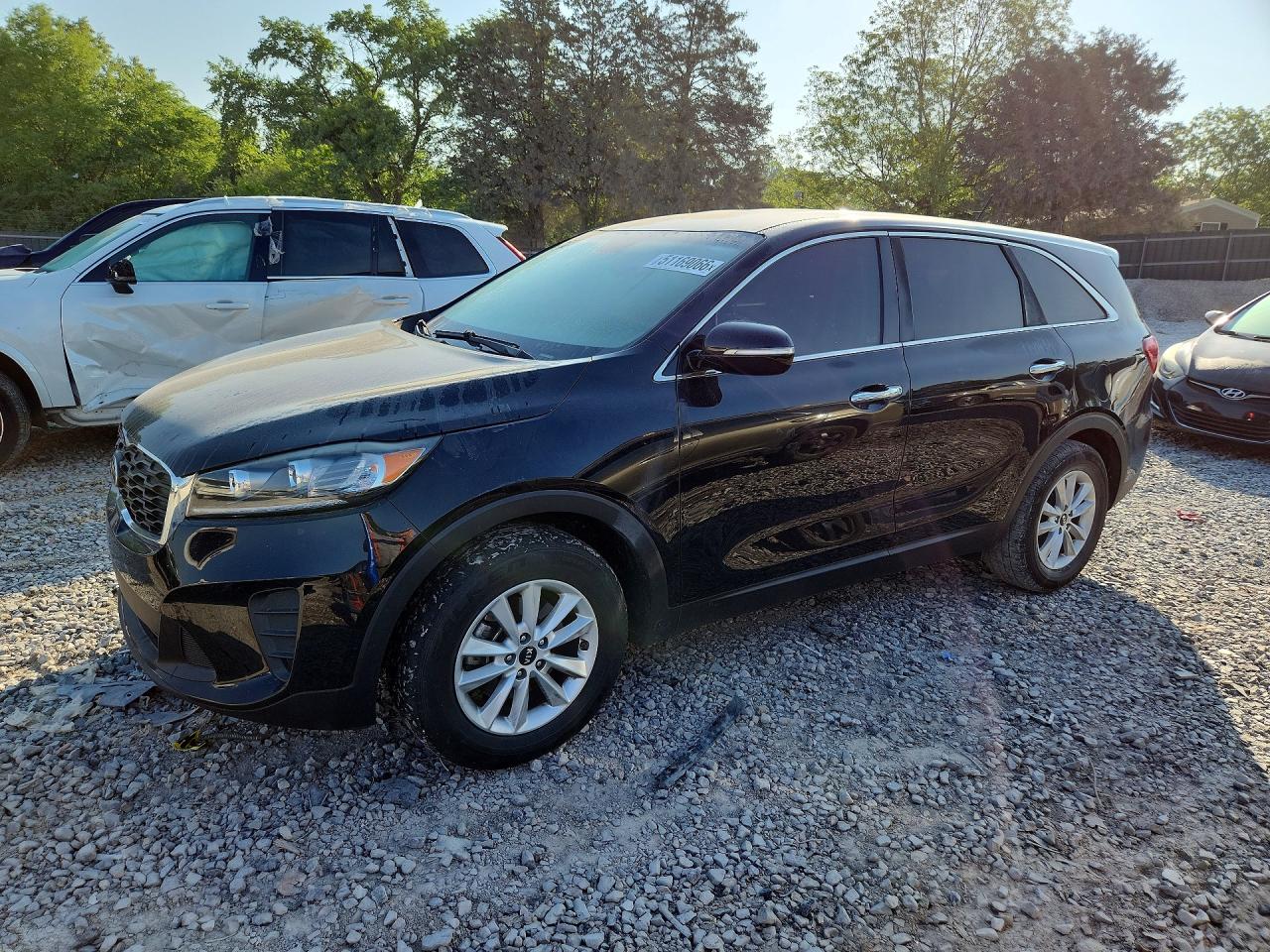 Salvage Kia Sorento Image