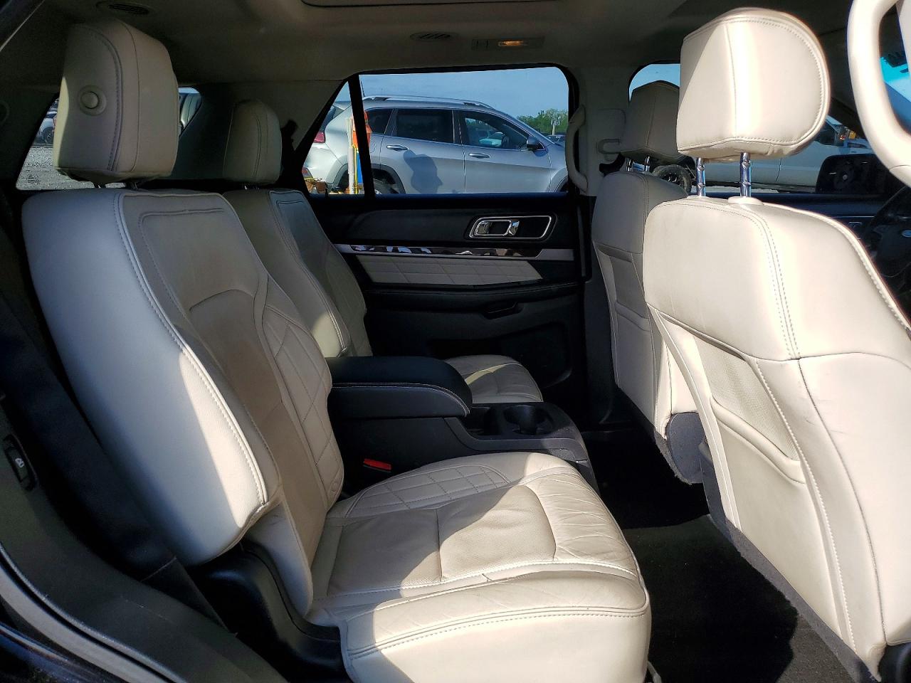 Ford Explorer Platinum