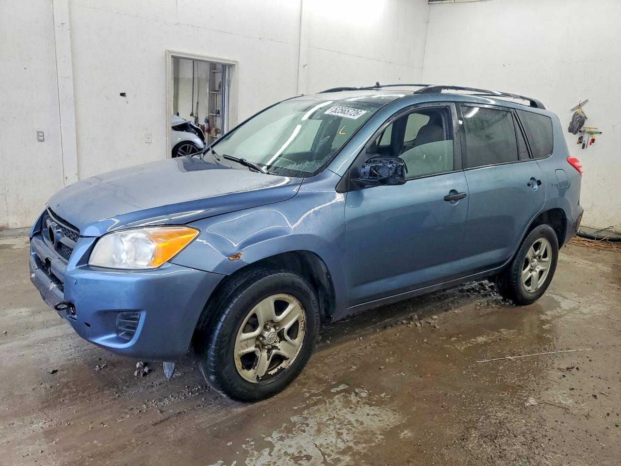 Salvage Toyota RAV4 Image