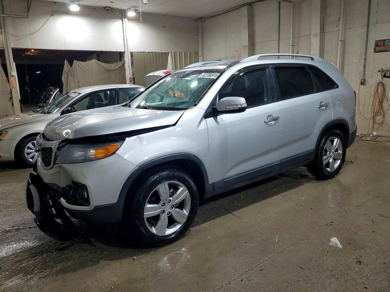 Salvage Kia Sorento Image