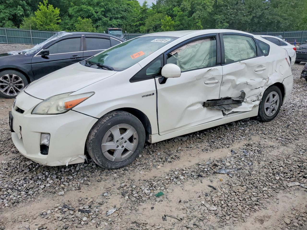 Salvage Toyota Prius Image