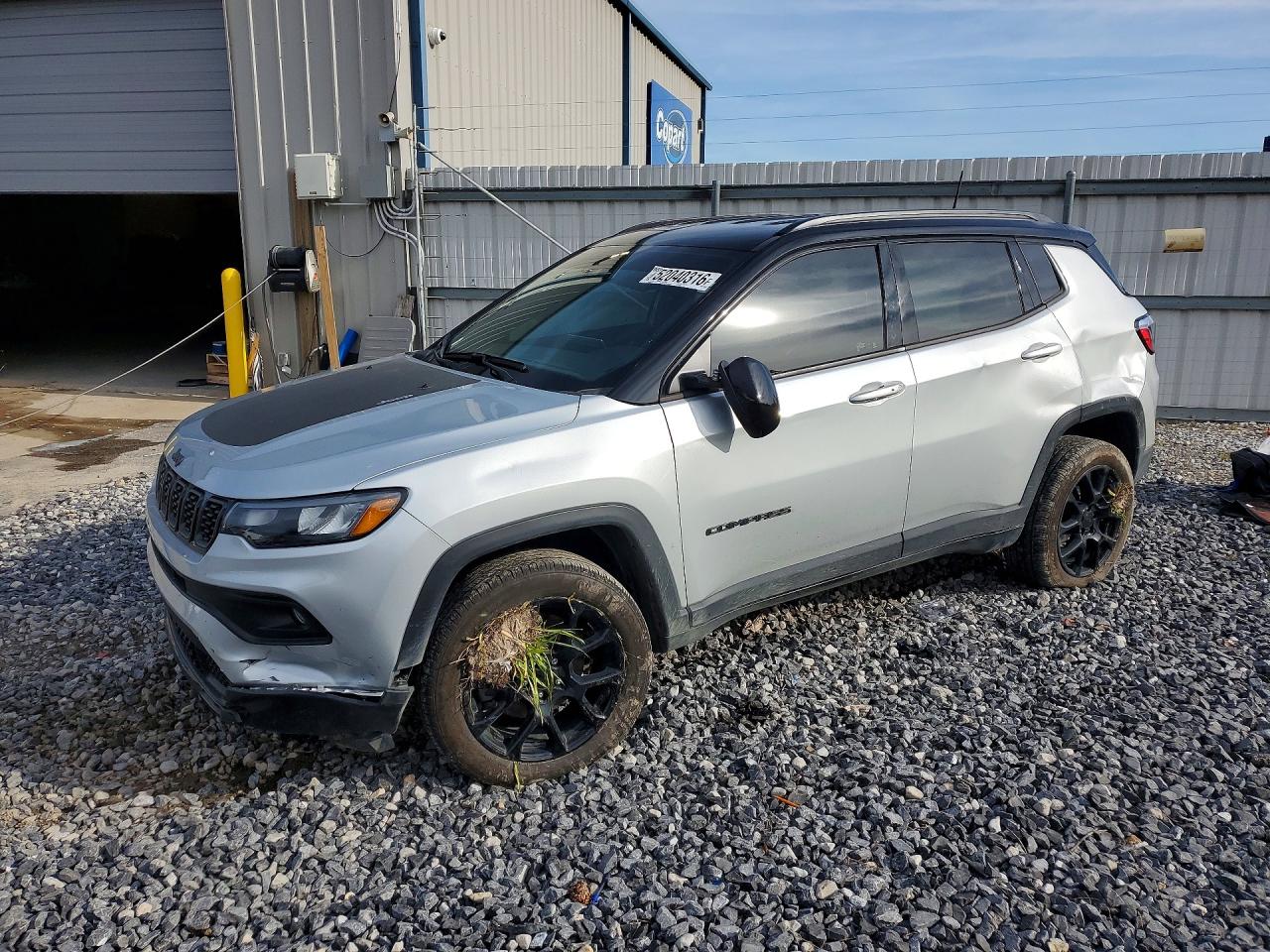 Salvage Jeep Compass Image