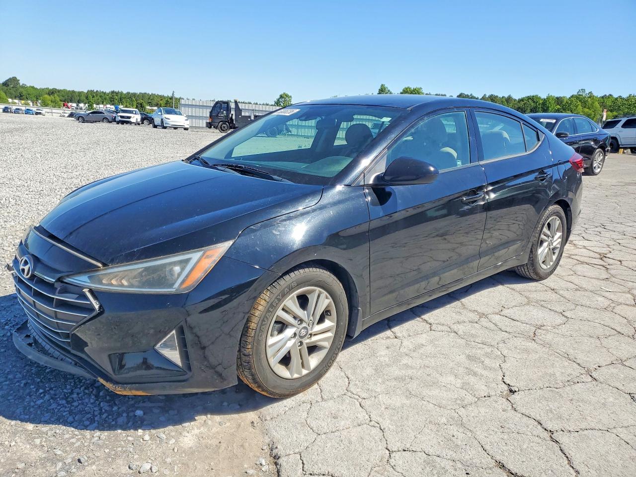 Salvage Hyundai ELANTRA Image