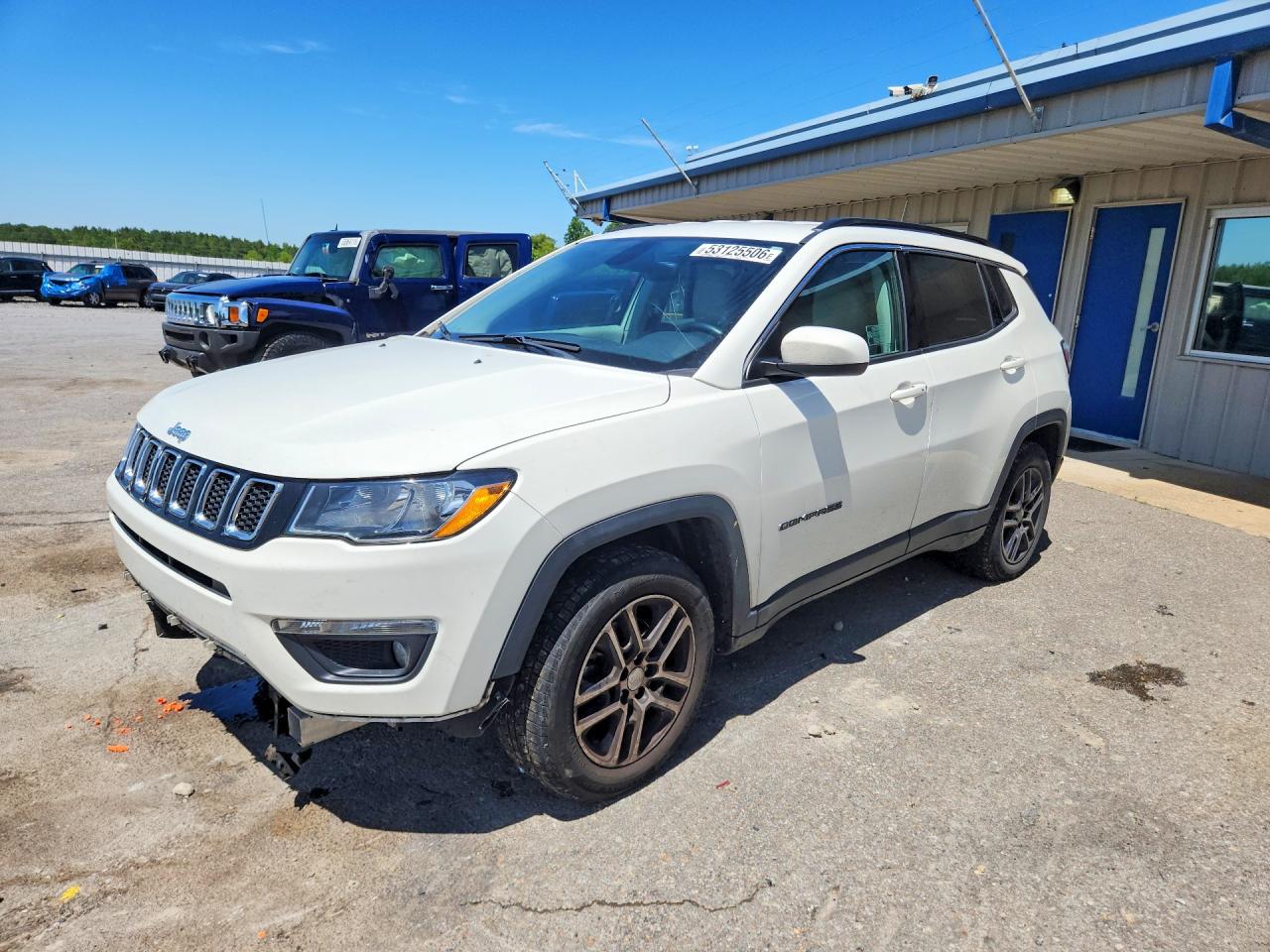 Salvage Jeep Compass Image