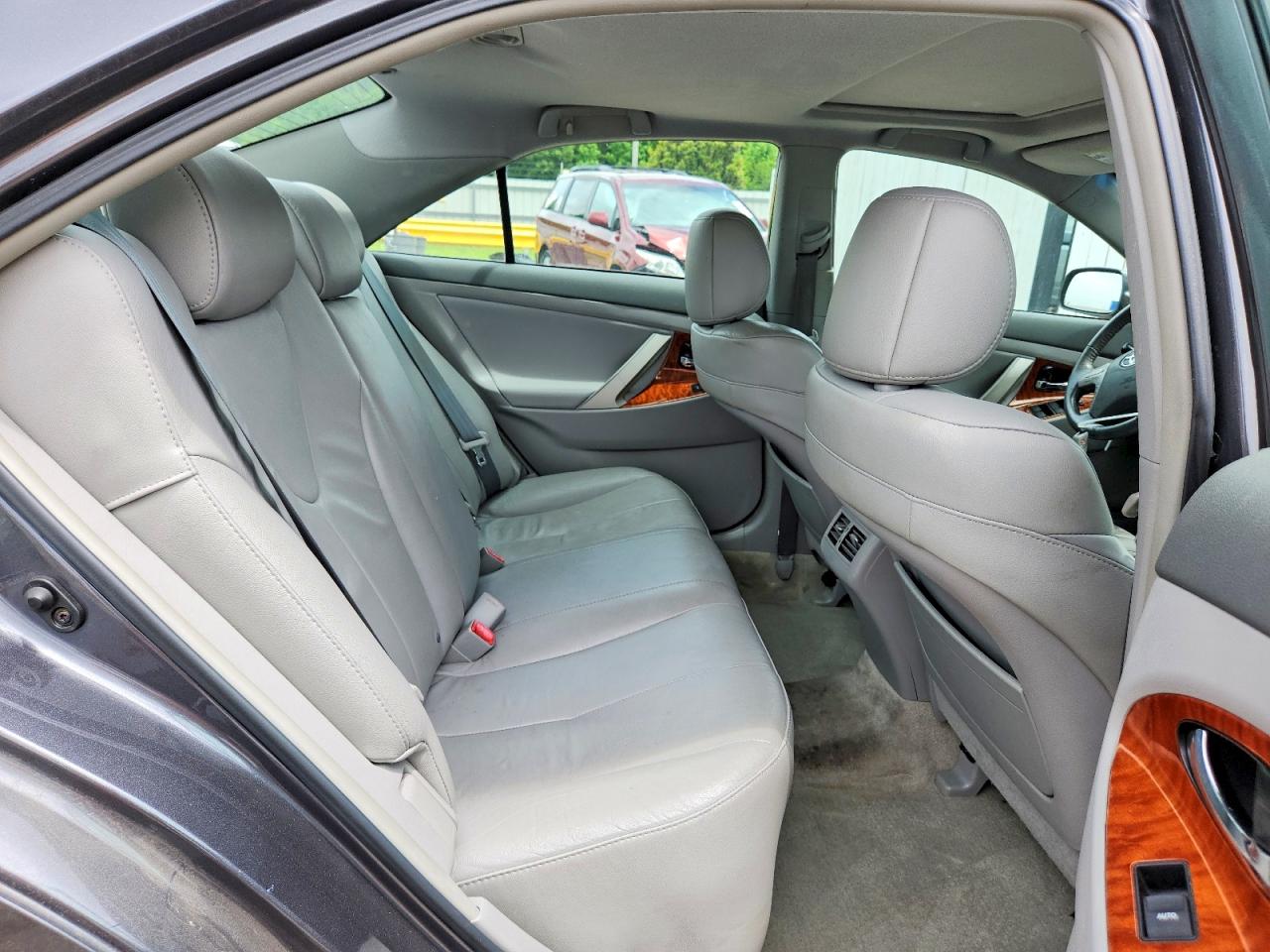 Toyota Camry Xle V6