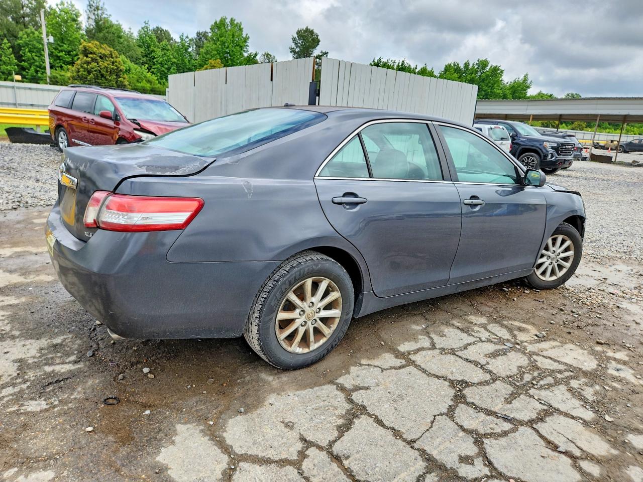 Toyota Camry Xle V6