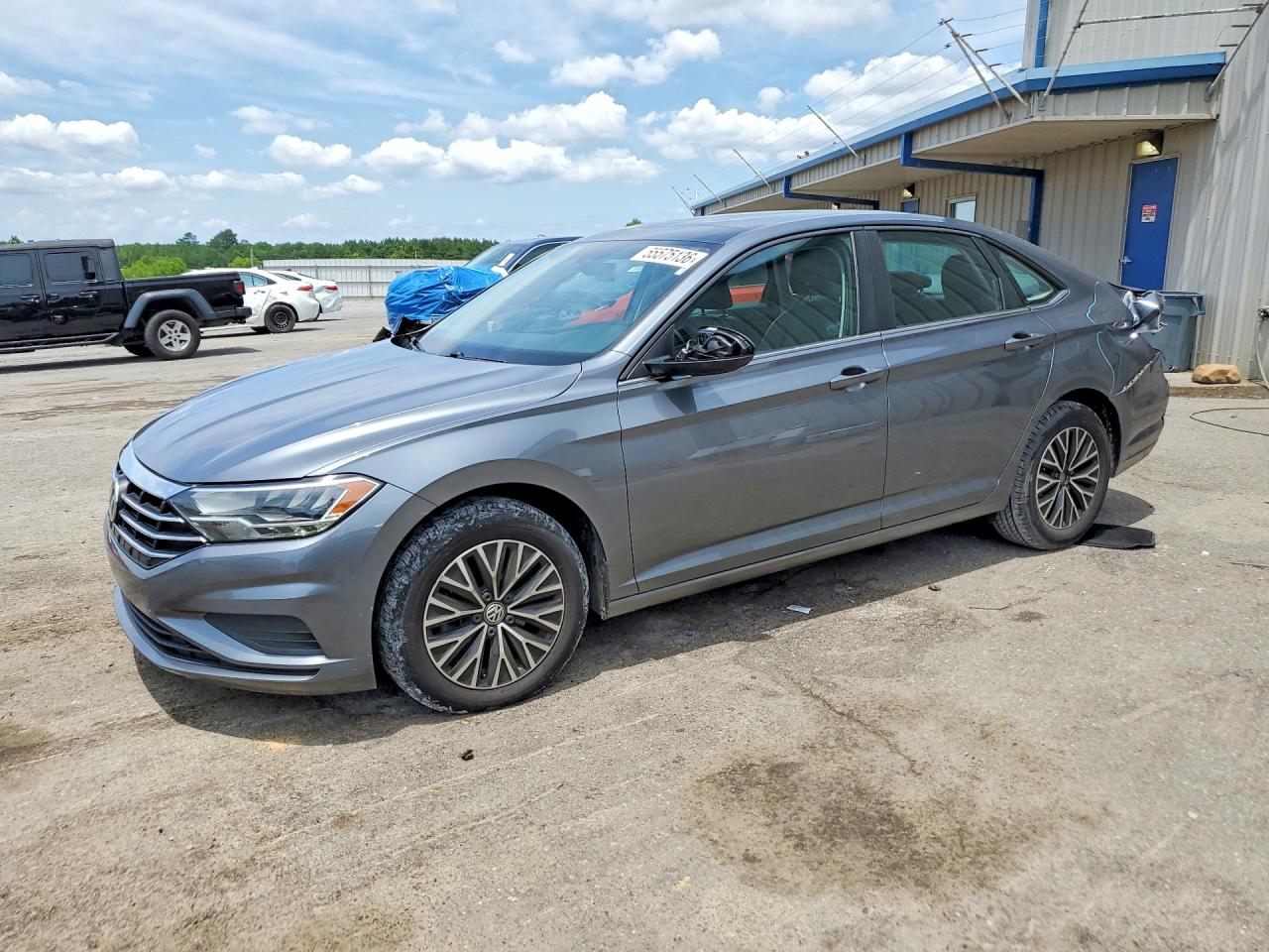 Salvage Volkswagen Jetta Image
