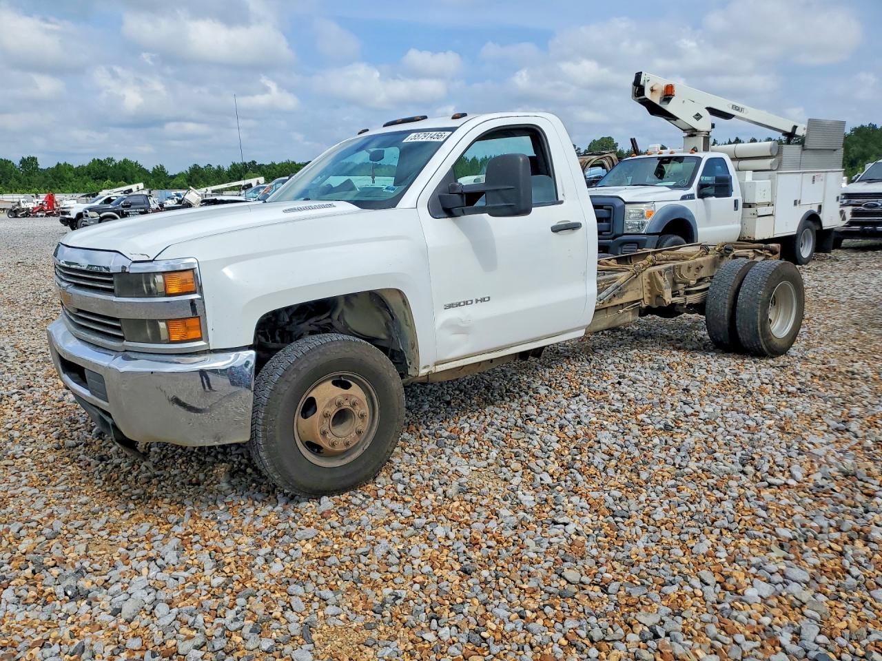 Salvage Chevrolet Silverado Image