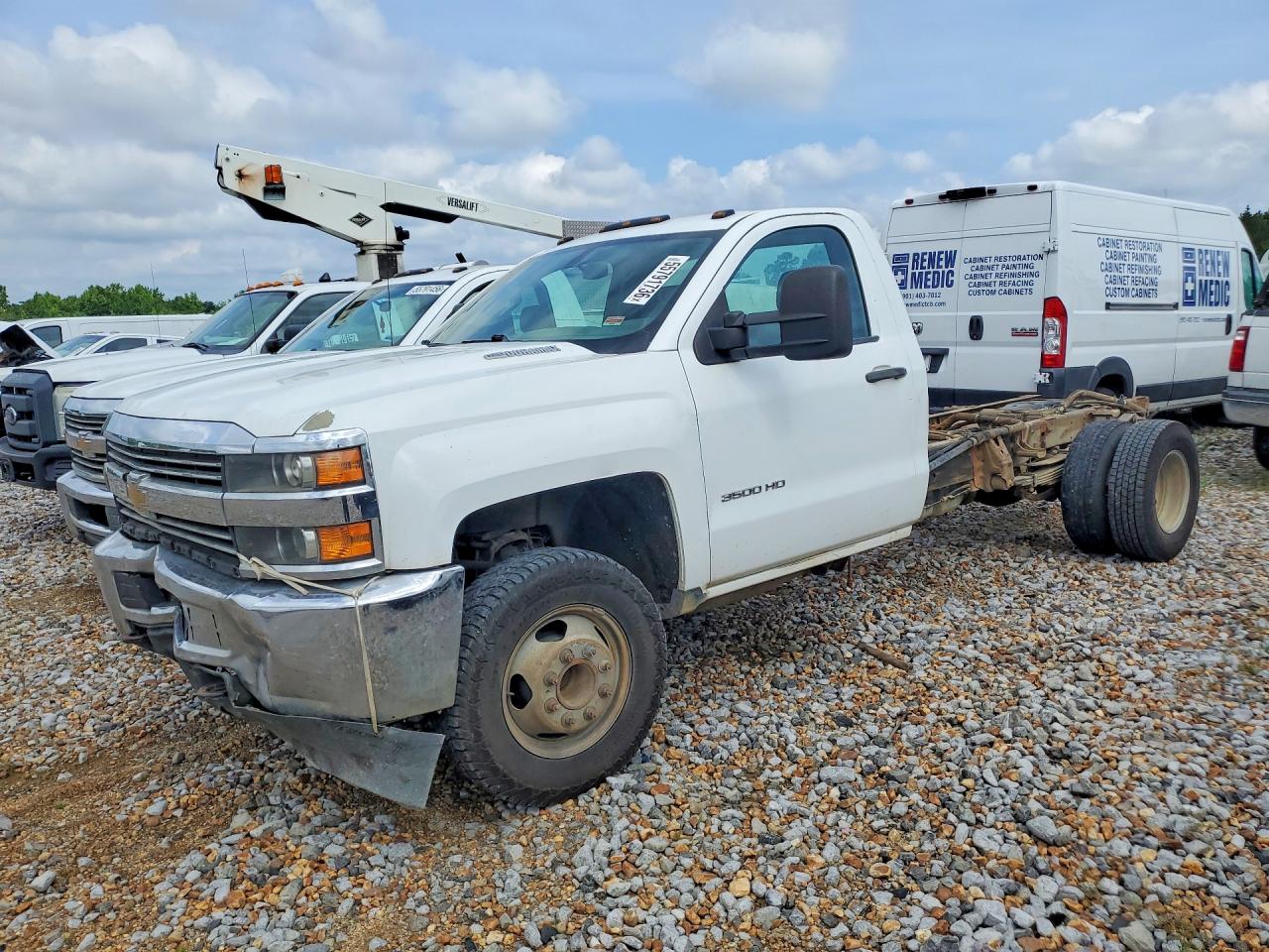 Salvage Chevrolet Silverado Image