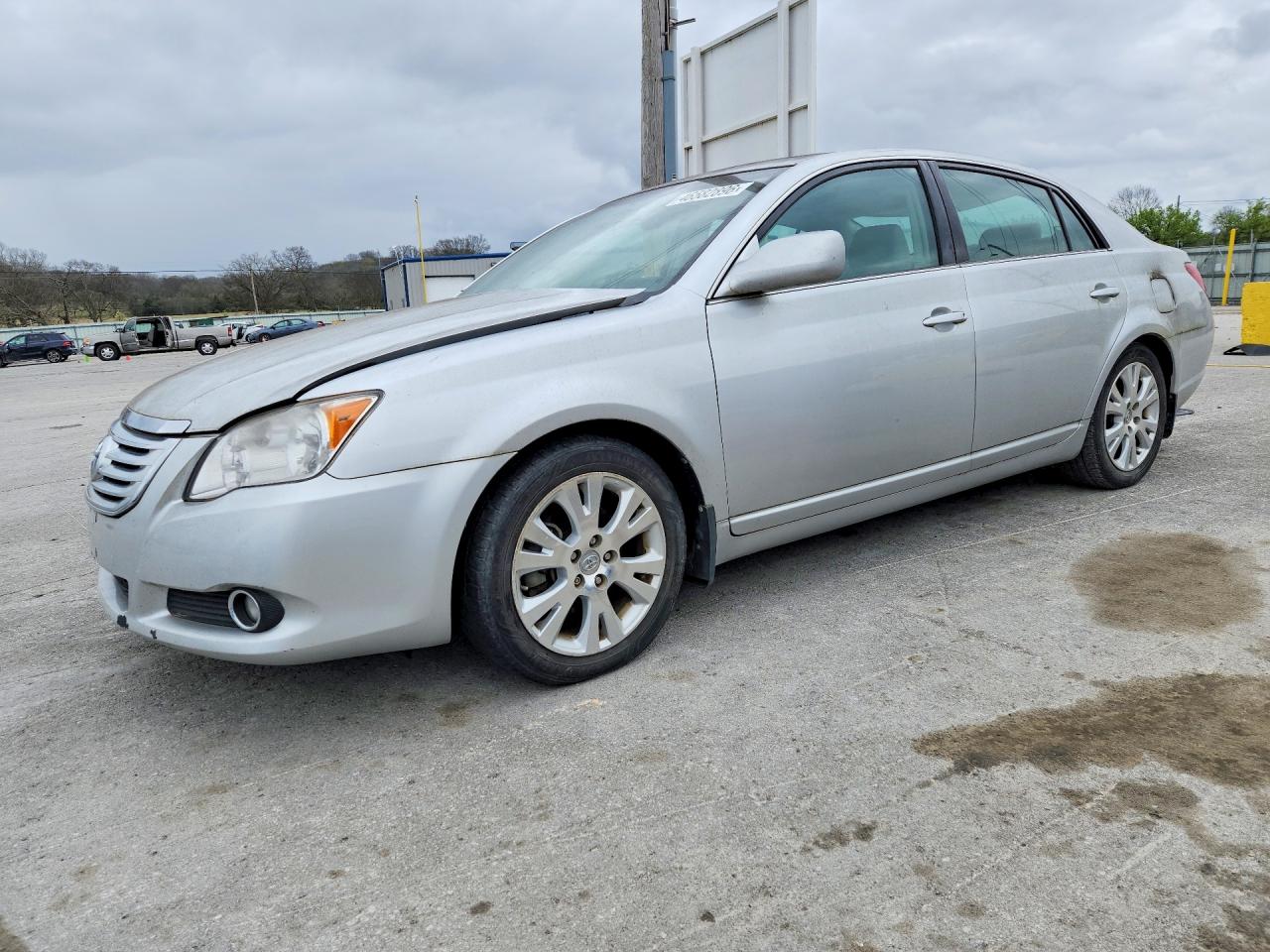Salvage Toyota Avalon Image