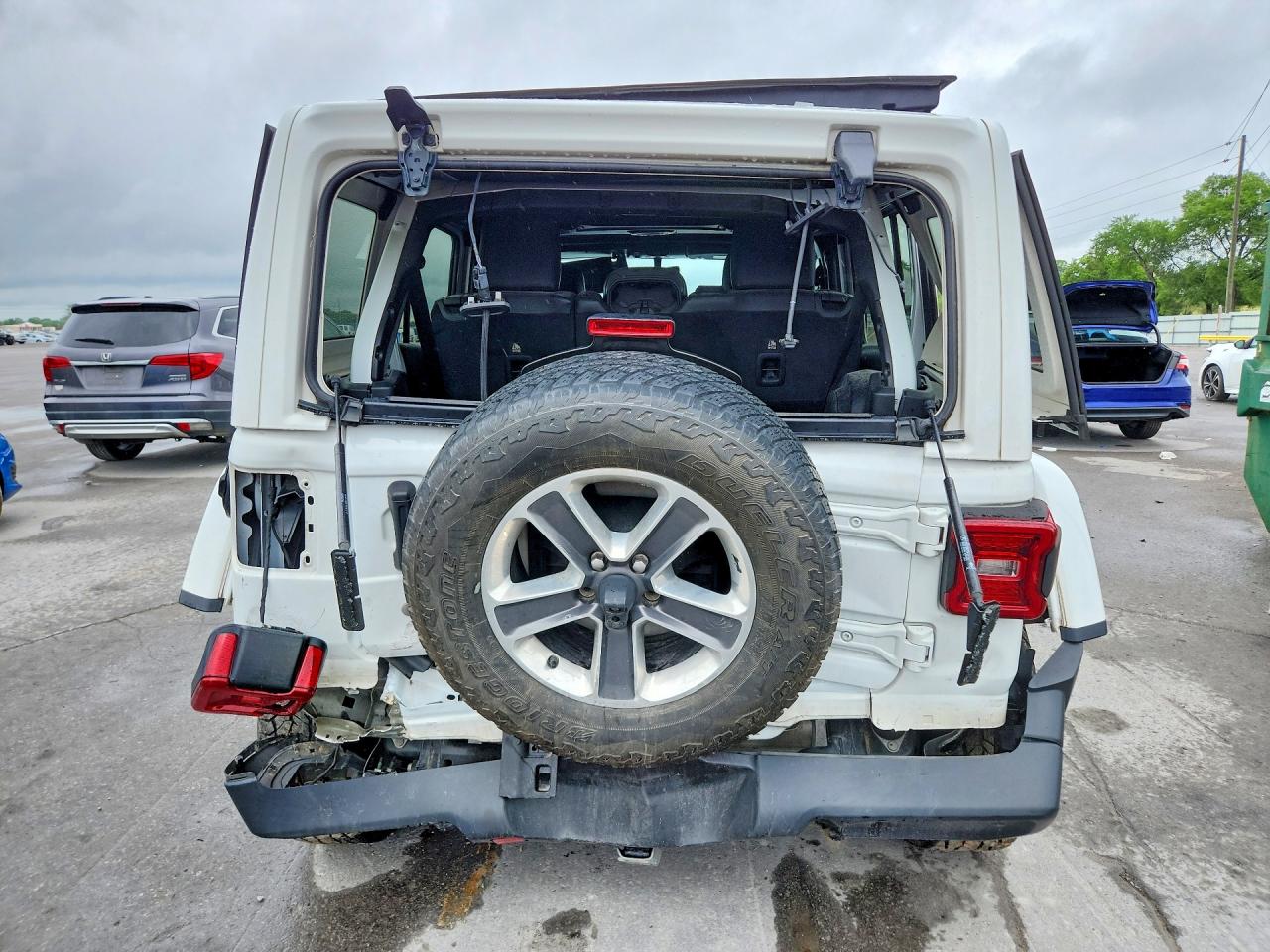 Jeep Wrangler Sahara