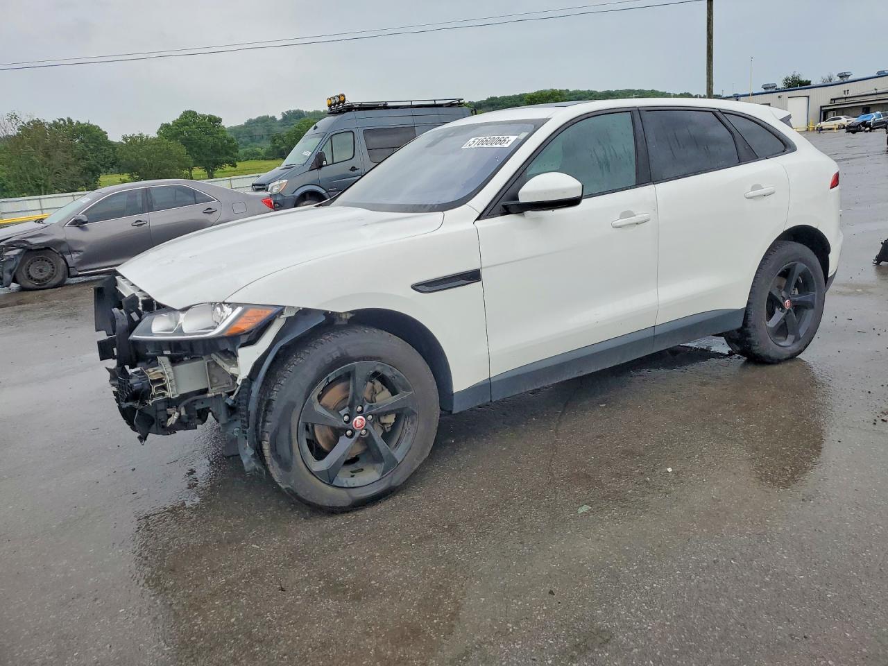 Salvage Jaguar F-PACE Image