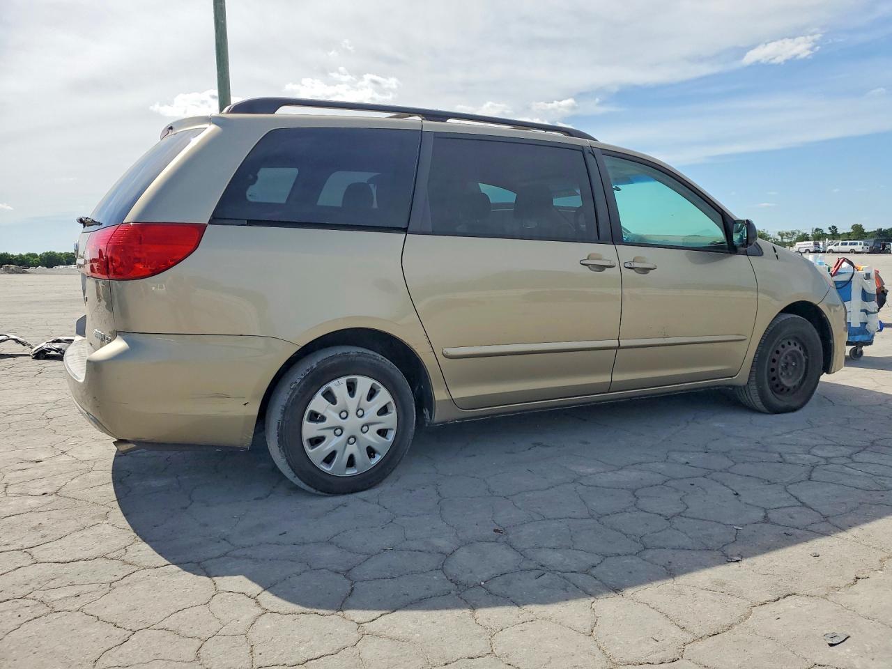 Toyota Sienna Le 7-passenger
