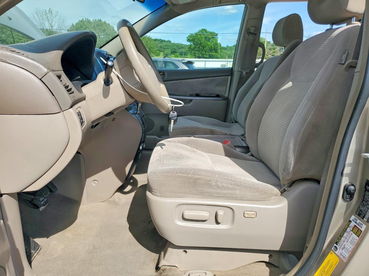 Toyota Sienna Le 7-passenger