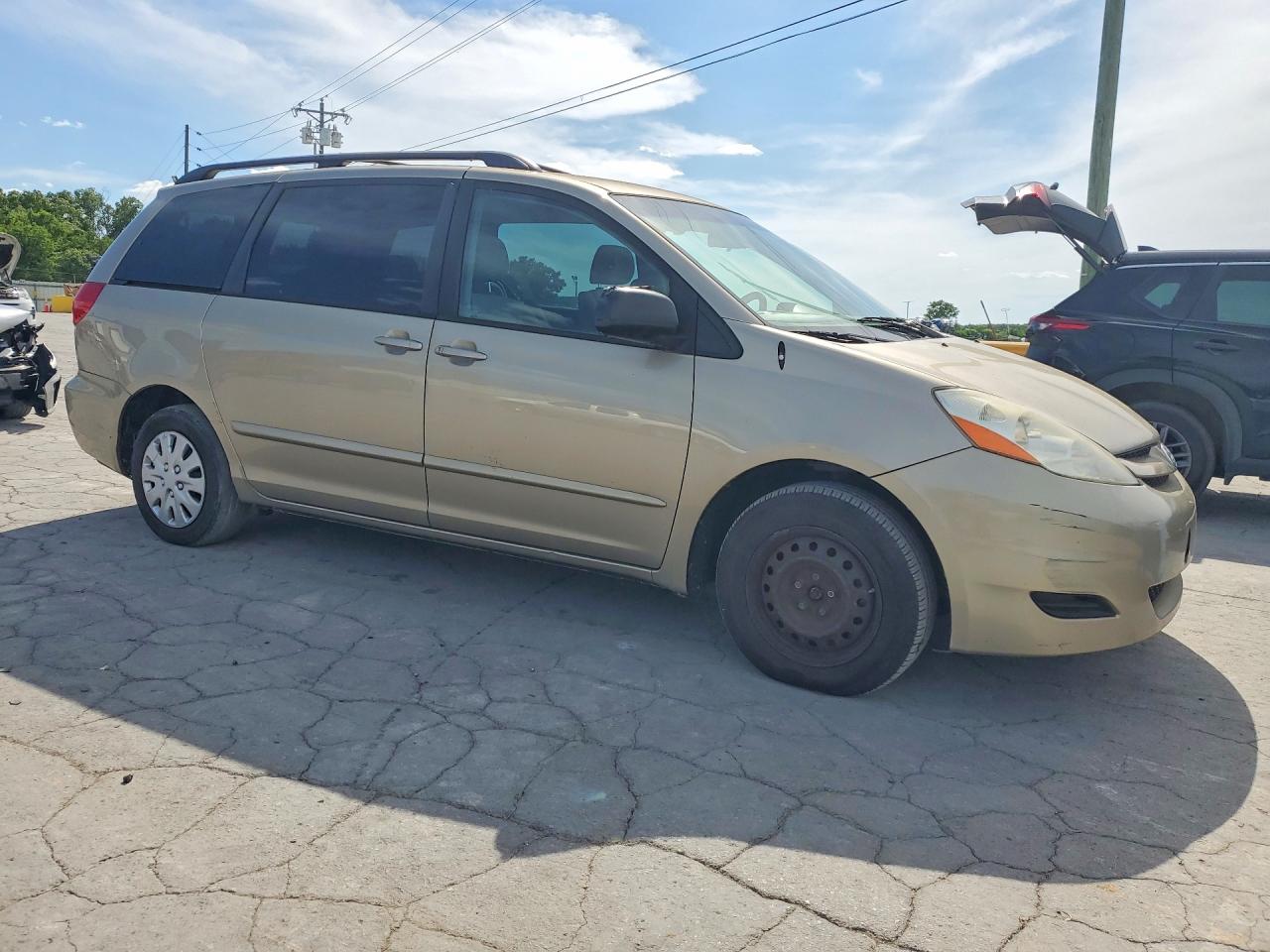 Toyota Sienna Le 7-passenger