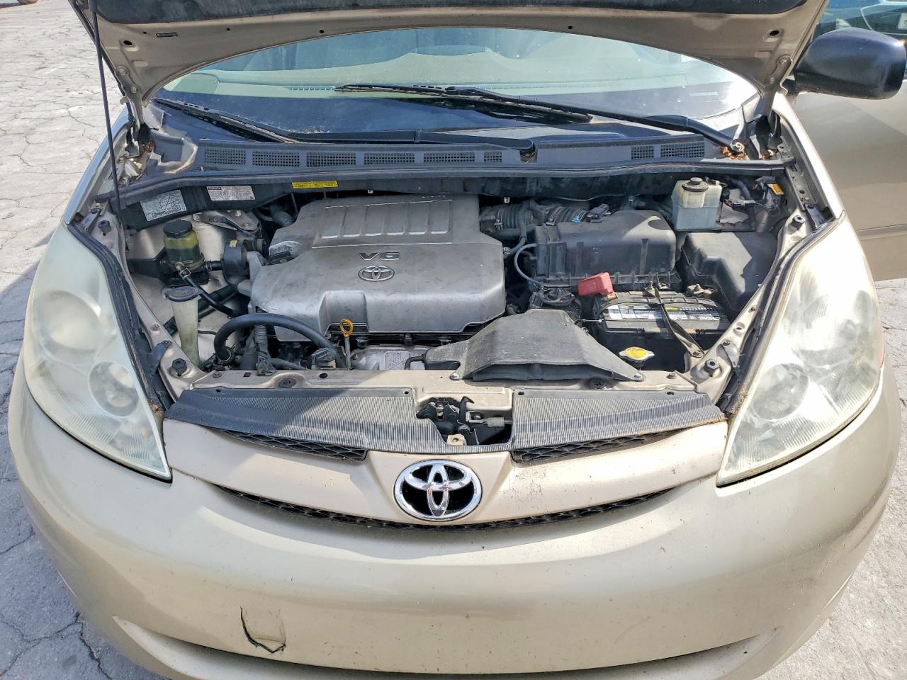 Toyota Sienna Le 7-passenger