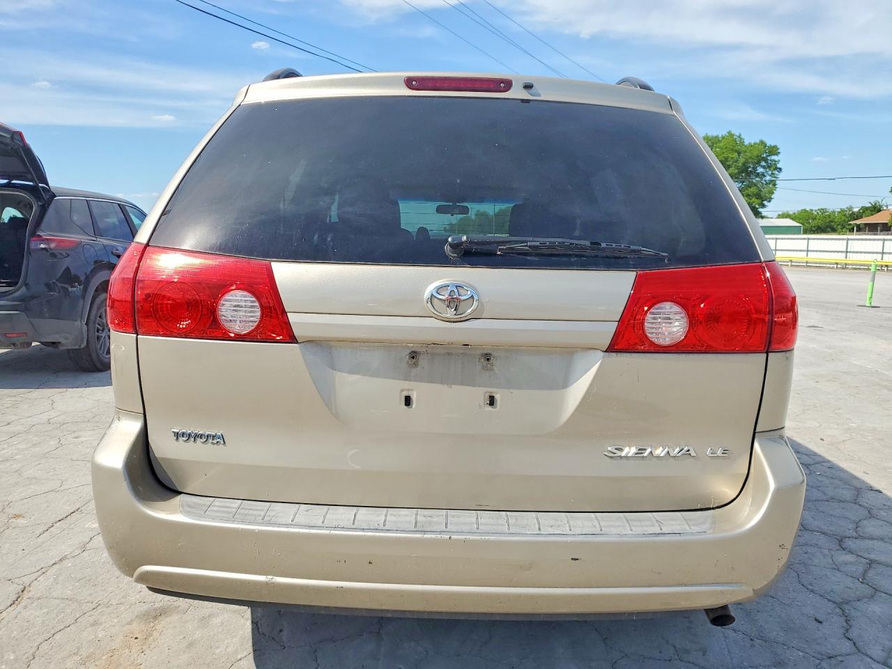 Toyota Sienna Le 7-passenger