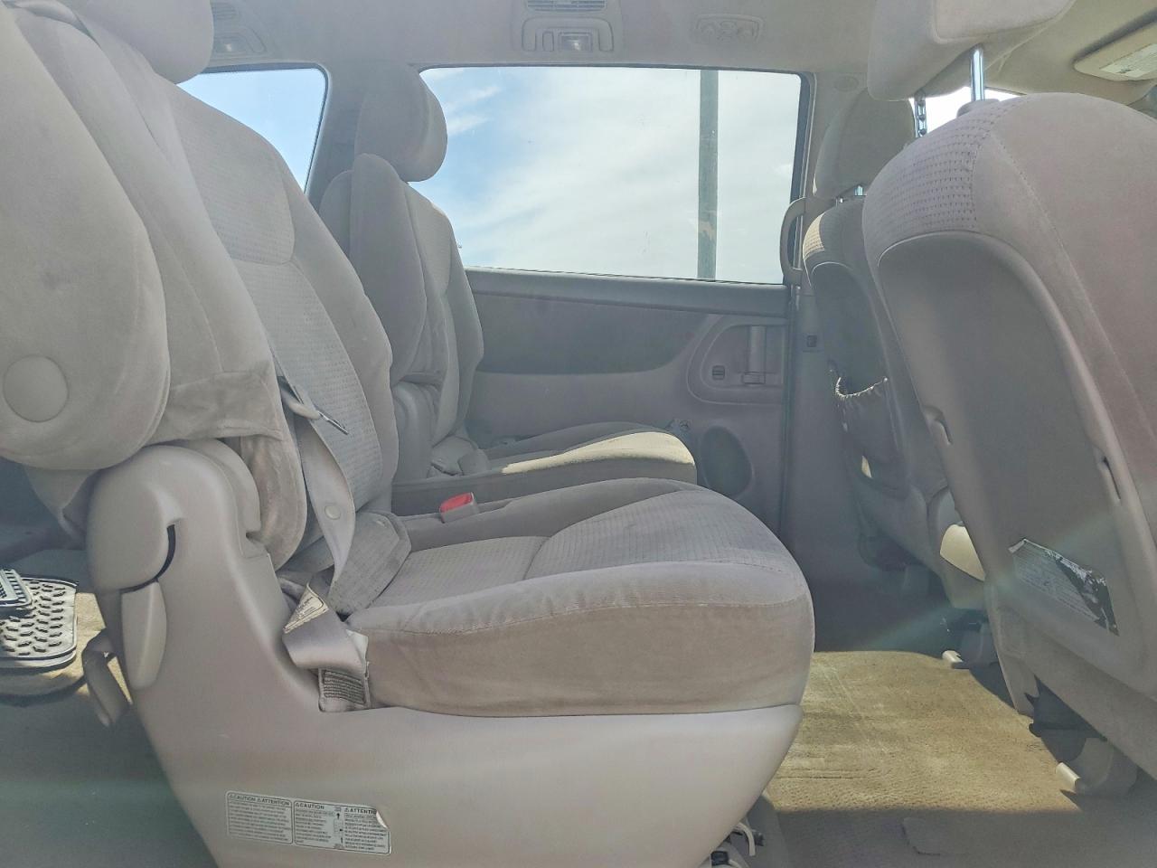 Toyota Sienna Le 7-passenger