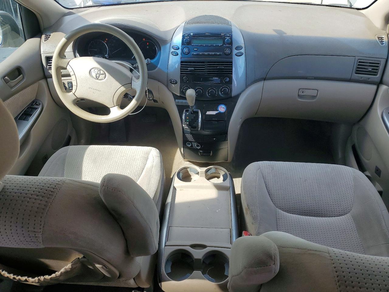 Toyota Sienna Le 7-passenger