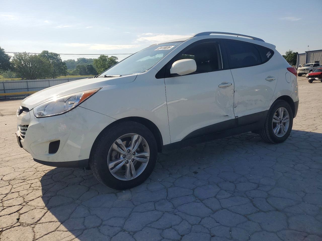 Salvage Hyundai TUCSON Image