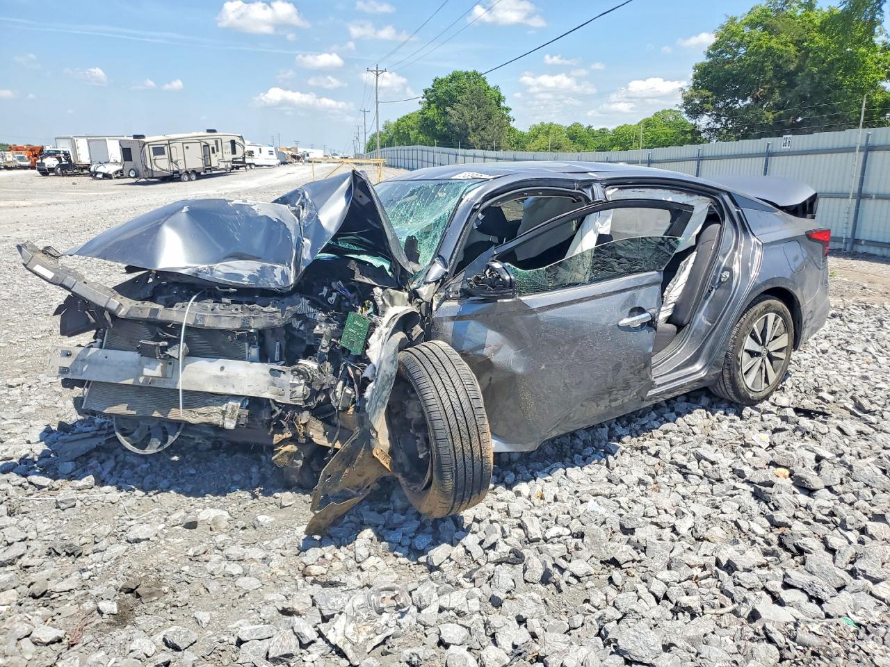 Salvage Nissan Altima Image