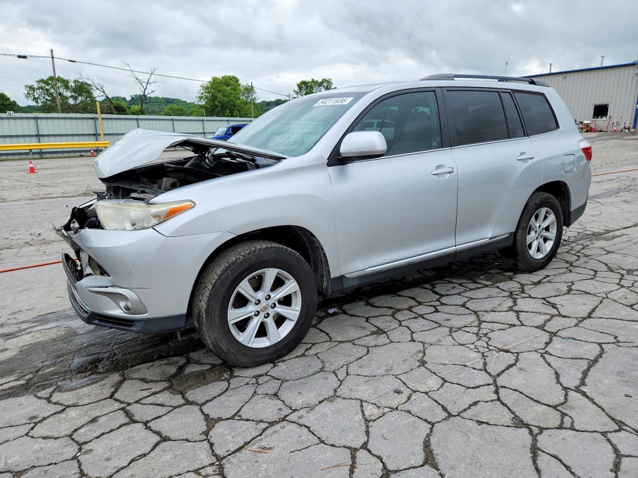 Salvage Toyota Highlander Image