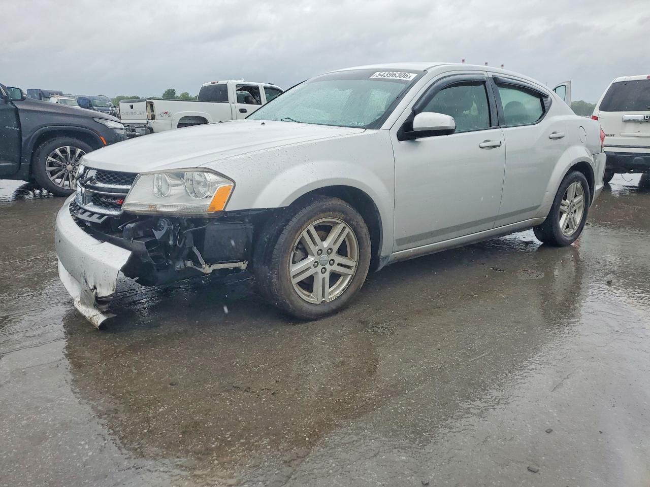 Salvage Dodge Avenger Image
