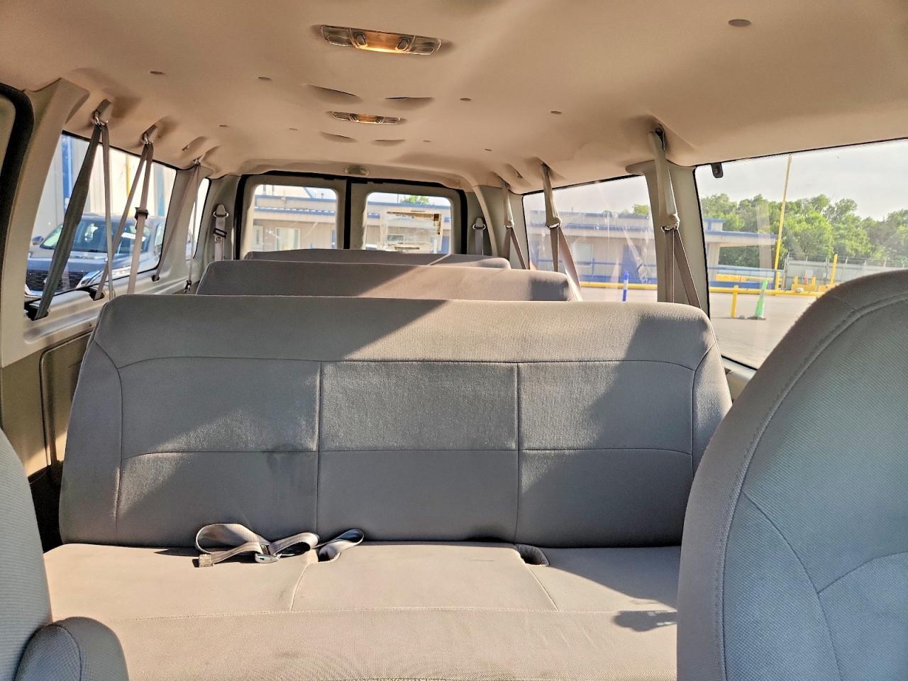 Ford Econoline E350 Super Duty Wagon