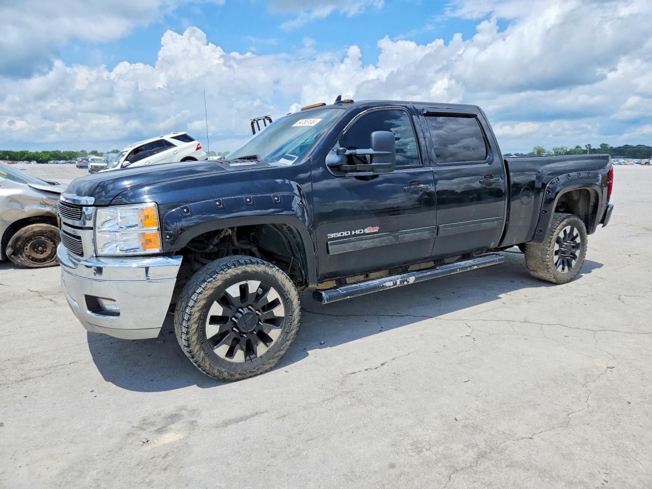 Salvage Chevrolet Silverado Image