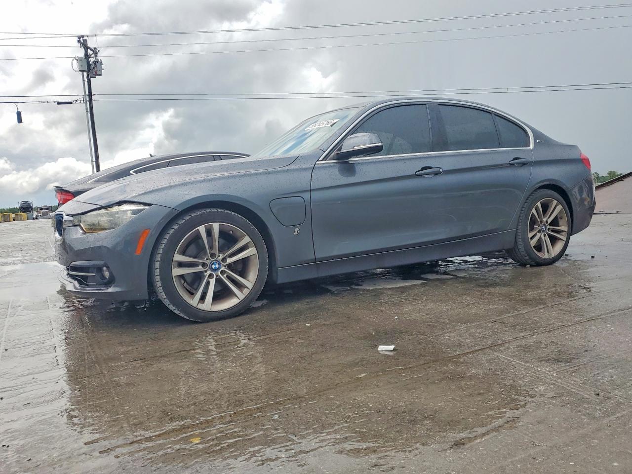 Salvage BMW 3 Series Image