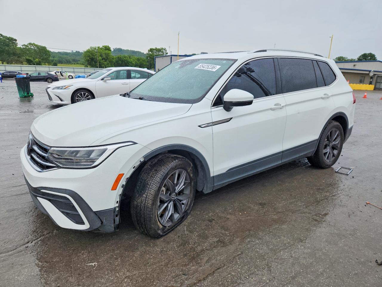 Salvage Volkswagen Tiguan Image