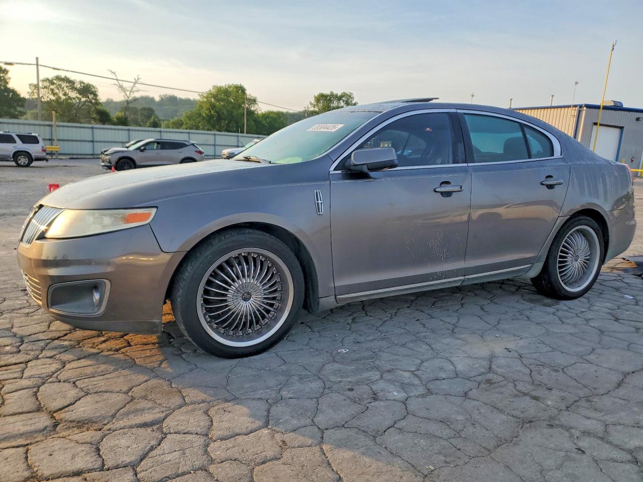 Salvage Lincoln MKS Image