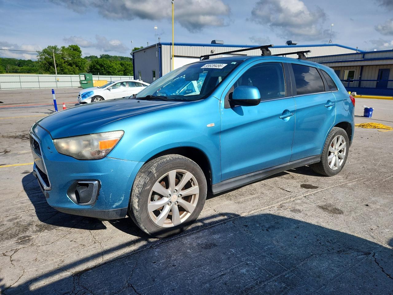 Salvage Mitsubishi Outlander Image