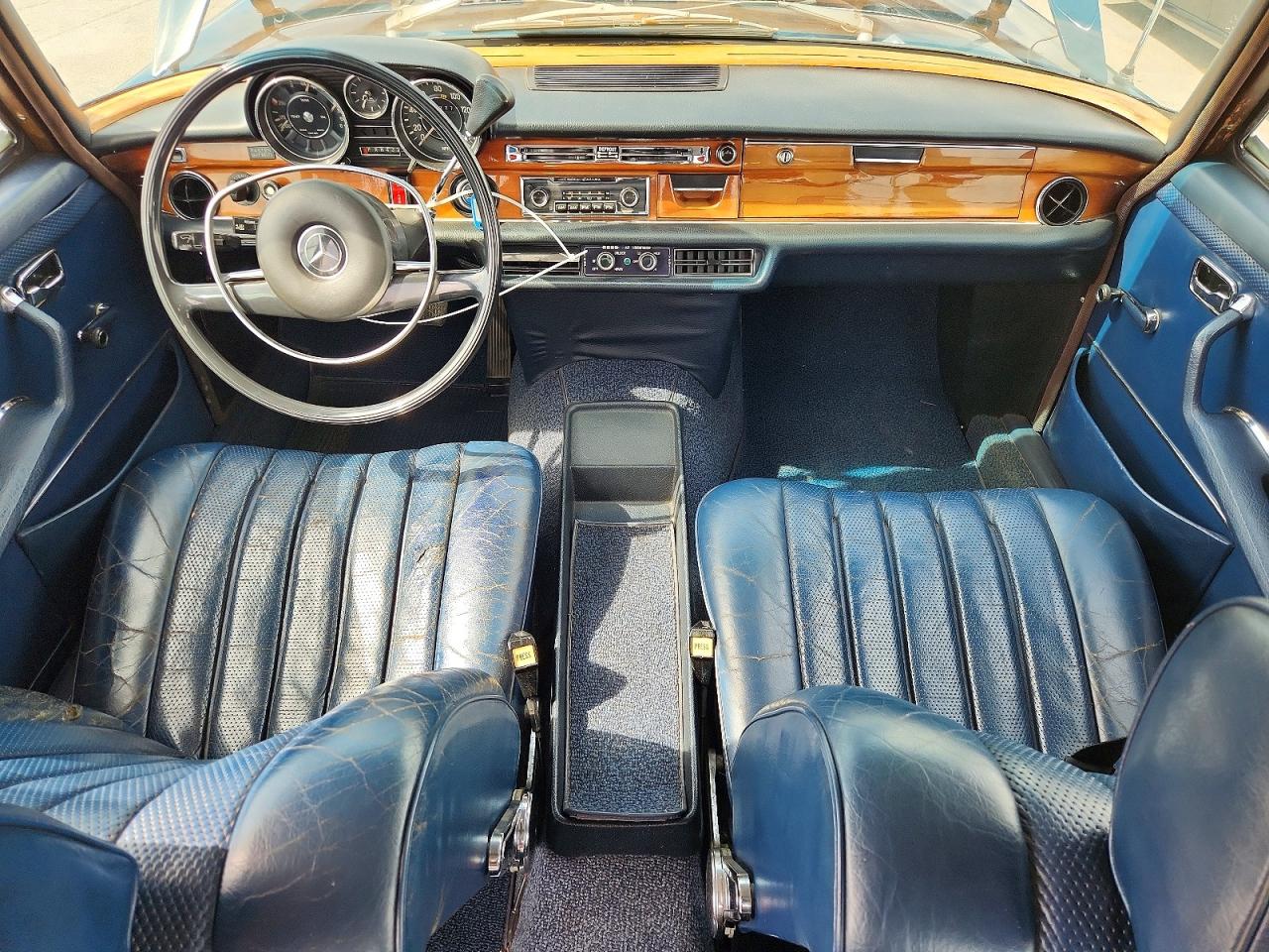 Mercedes-Benz 280-Class