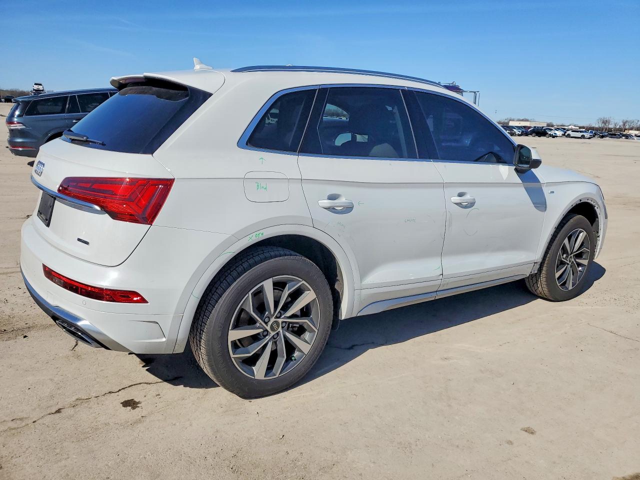 Audi Q5 Premium Plus 45