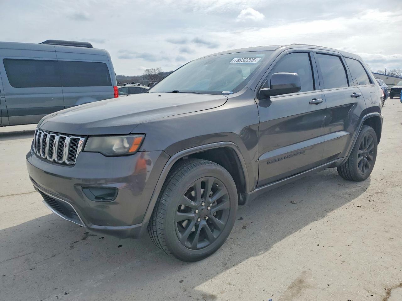 Salvage Jeep Grand Cherokee Image