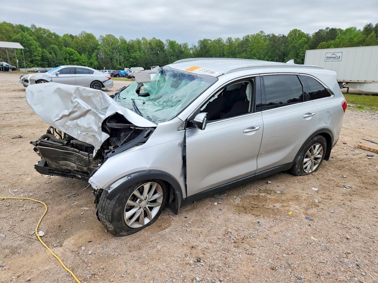 Salvage Kia Sorento Image