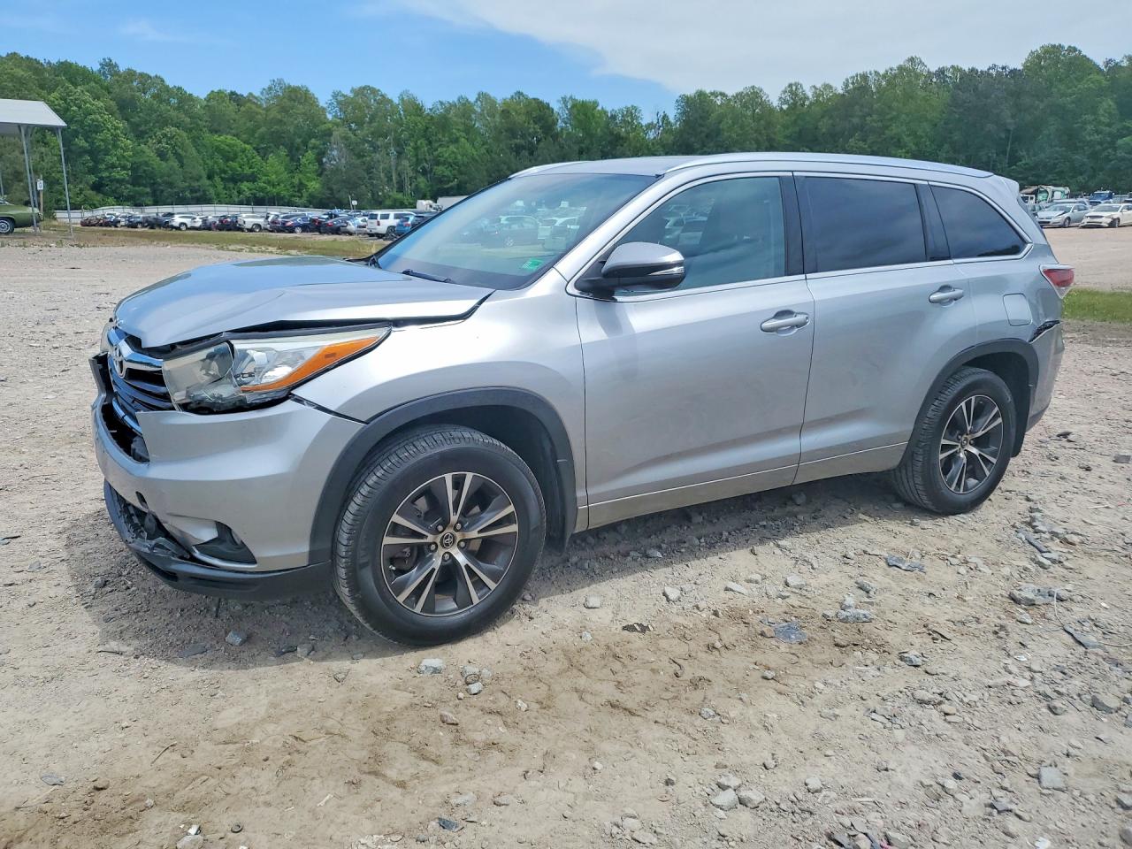 Salvage Toyota Highlander Image