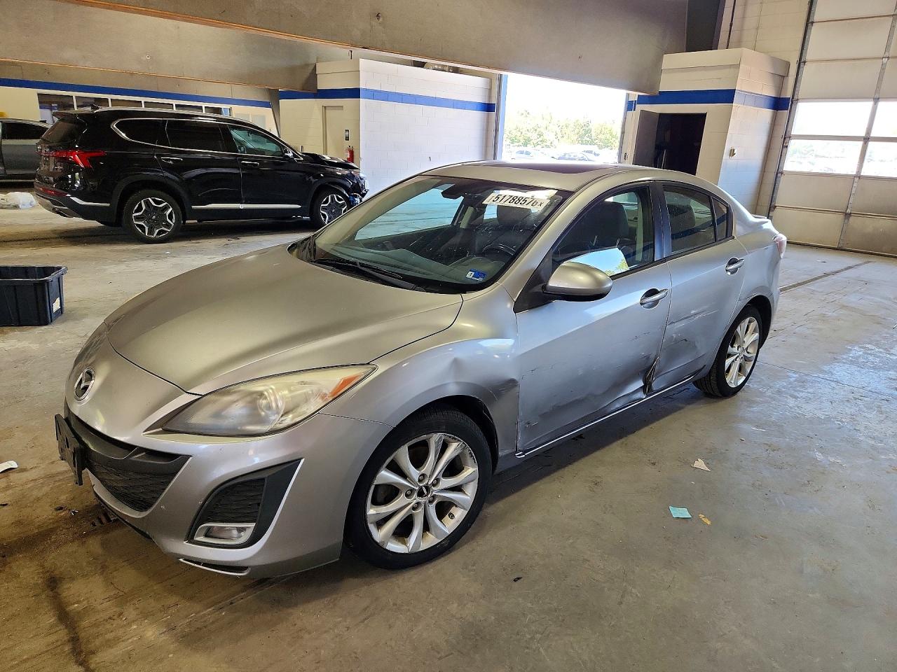 Salvage Mazda Mazda3 Image