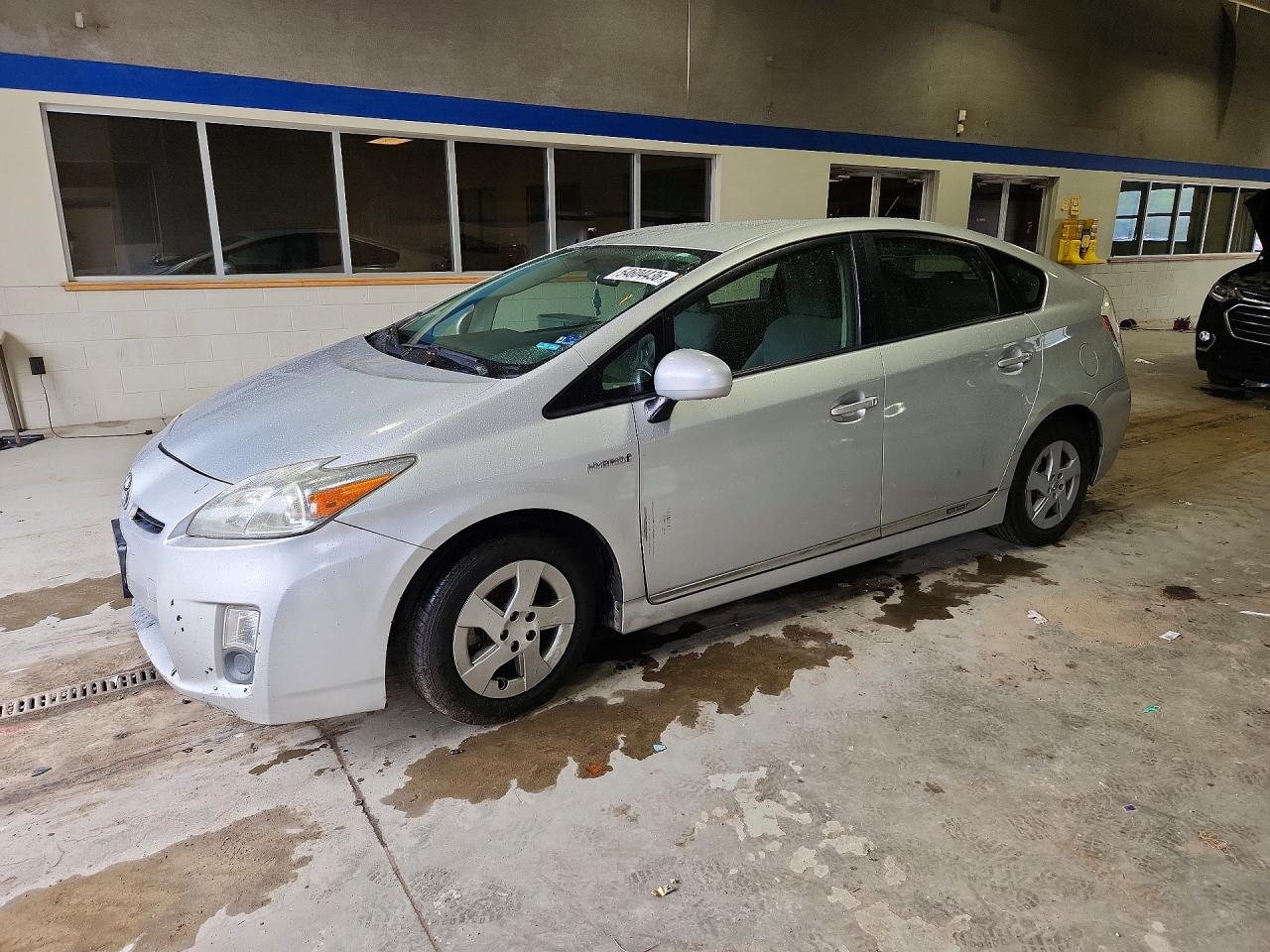 Salvage Toyota Prius Image