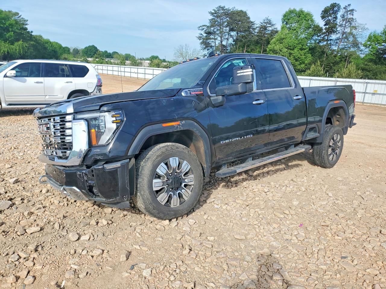Salvage GMC Sierra Image