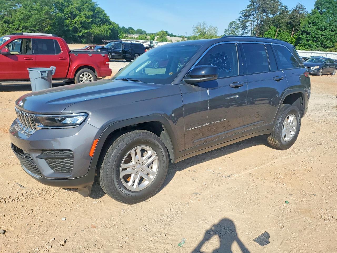 Salvage Jeep Cherokee Image