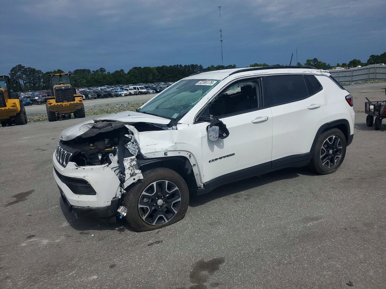 Salvage Jeep Compass Image